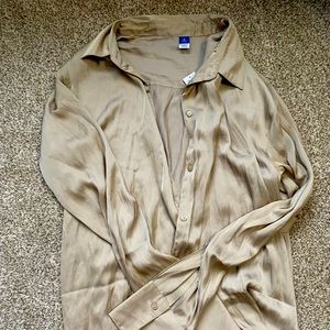 Old Navy champagne silk button up, medium tall, new with tags